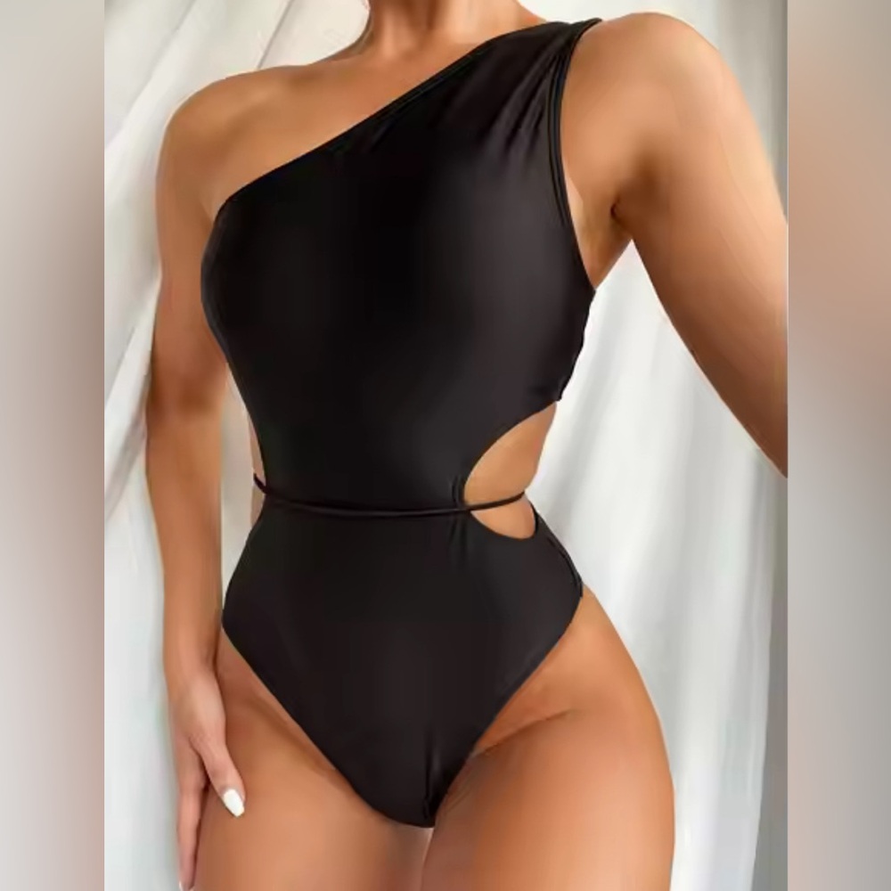 Cut-out One Shoulder One Piece Swimsuit